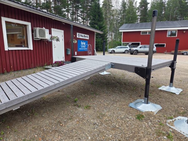 Mallilaituri Juhla-Oloneuvos, harmaa kelolauta, Pellosniemi