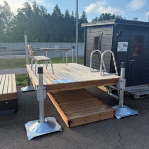 Mallilaituri Oloneuvos 6,8 + 3-askeliset portaat + kahden istuttava penkki ja pöytä, Kotka
